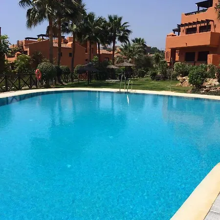 Jardines De Nueva Galera En إِستيبونا